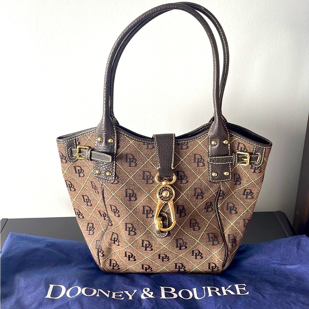 Dooney & Bourke Shoulder Logo Pocket Book